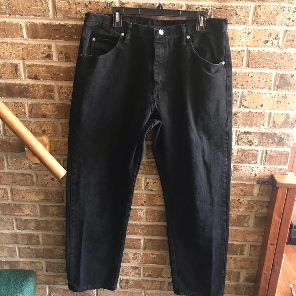 Mens Wrangler Jeans 
Size 38 X 32
Good used condition